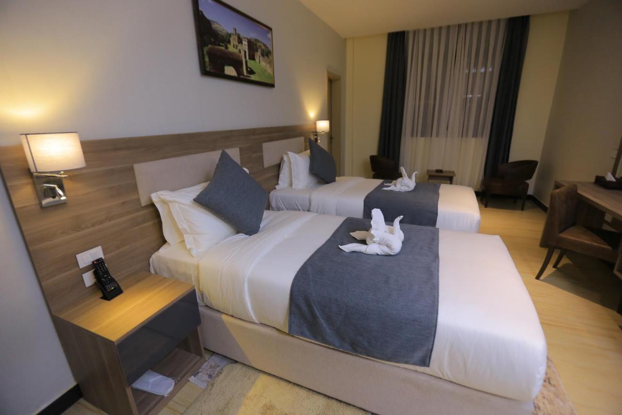 Triple E Hotel And Spa Addis Ababa Exterior foto