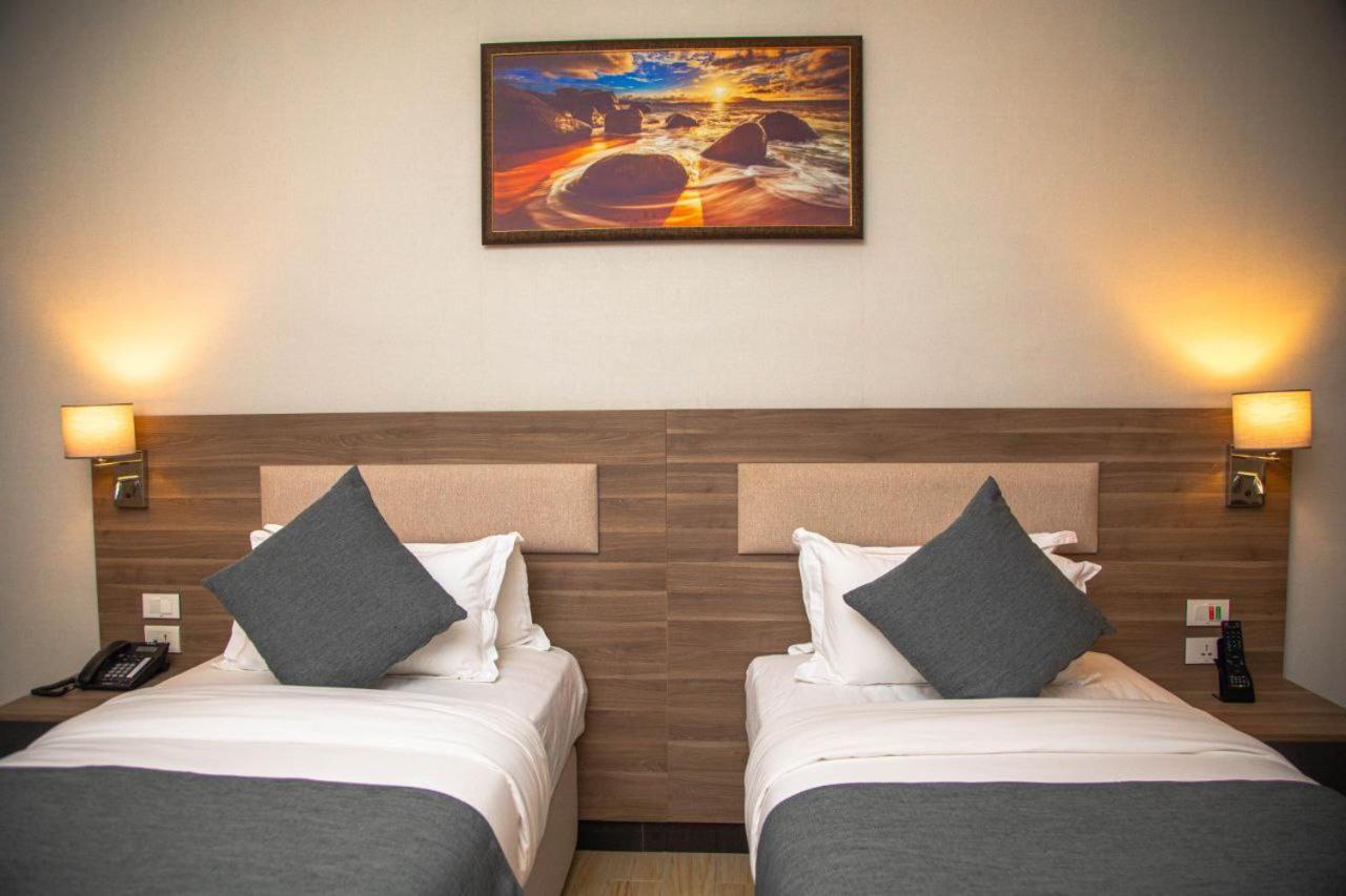 Triple E Hotel And Spa Addis Ababa Exterior foto
